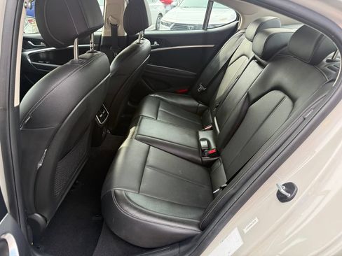 Used 2025 Genesis G70 2.5T RWD image 13