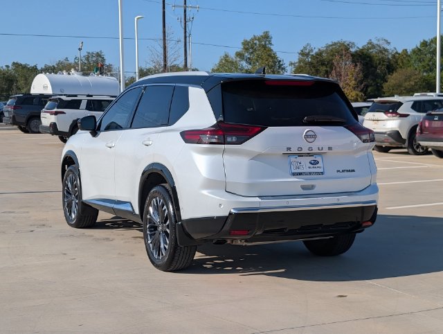 Used 2024 Nissan Rogue Platinum FWD image 4