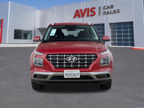 Used 2025 Hyundai Venue SEL FWD image 2
