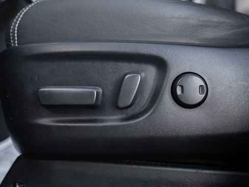 Used 2016 Toyota Sienna SE Premium image 16