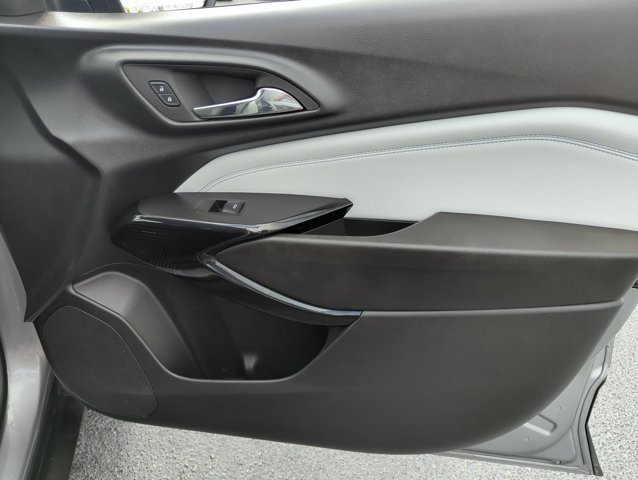 Used 2025 Chevrolet Trax LT w/ LT Convenience Package FWD image 32