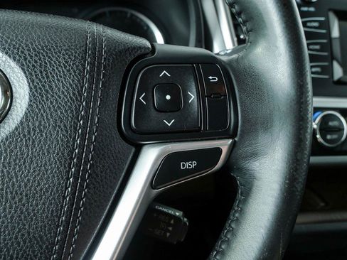 Used 2015 Toyota Highlander Plus FWD image 11