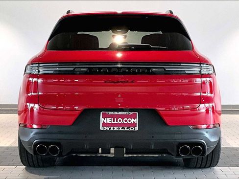 Used 2026 Porsche Cayenne S image 9