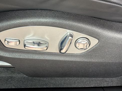Certified 2026 Porsche Macan AWD/4WD image 25