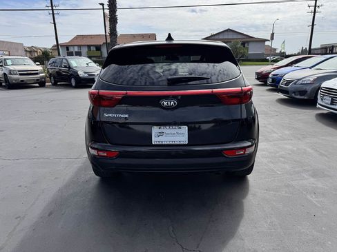 Used 2018 Kia Sportage LX AWD/4WD image 3