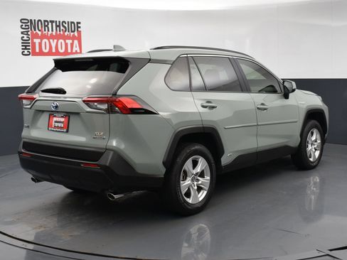 Used 2021 Toyota RAV4 XLE w/ Convenience Package AWD/4WD image 4