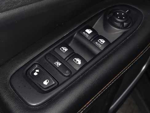 Used 2018 Jeep Compass Latitude w/ Popular Equipment Group image 27