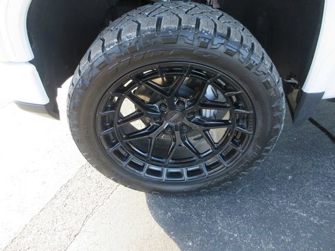 Used 2025 GMC Sierra 1500 AT4 w/ AT4 Premium Package AWD/4WD image 14