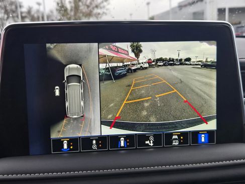 Used 2024 Chevrolet Suburban Premier image 18