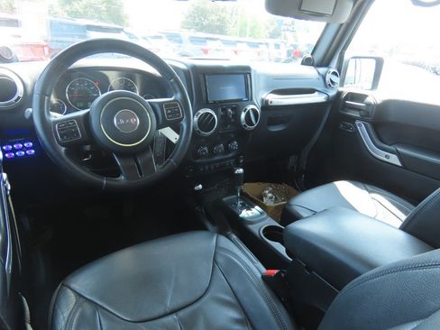 Used 2013 Jeep Wrangler Unlimited Sahara w/ Connectivity Group AWD/4WD image 21