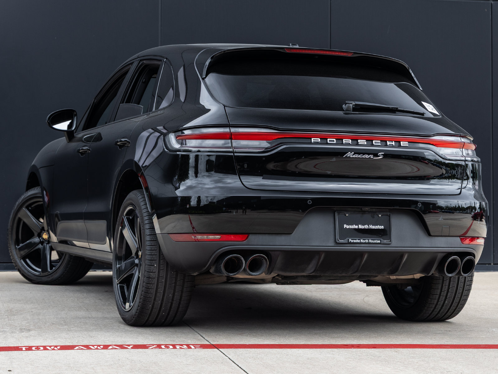 Certified 2019 Porsche Macan S AWD/4WD image 3
