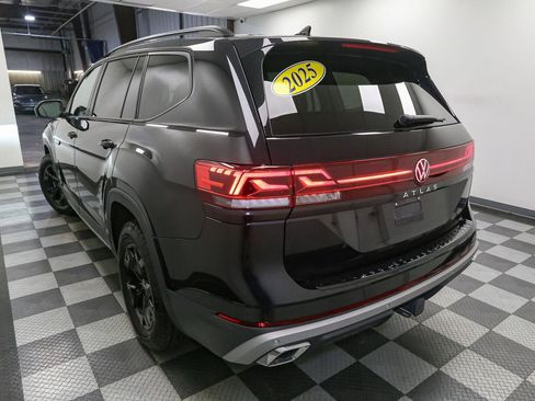 Certified 2025 Volkswagen Atlas Peak Edition SE AWD/4WD image 12