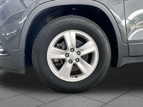 Used 2020 Chevrolet Trax LS FWD image 11