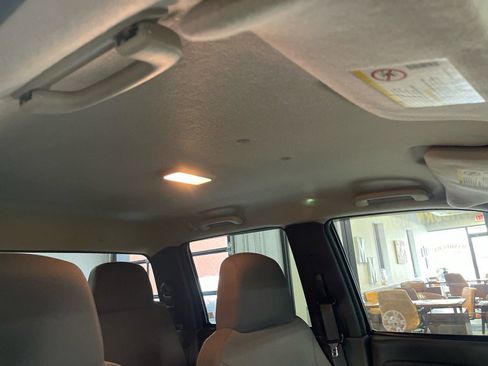 Used 2005 Chevrolet Colorado LS image 45