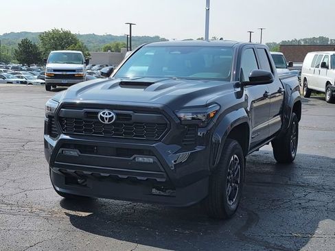 Used 2024 Toyota Tacoma TRD Sport w/ TRD Sport Upgrade Package AWD/4WD image 2