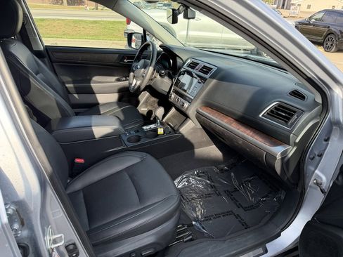 Used 2017 Subaru Outback 2.5i Limited image 22