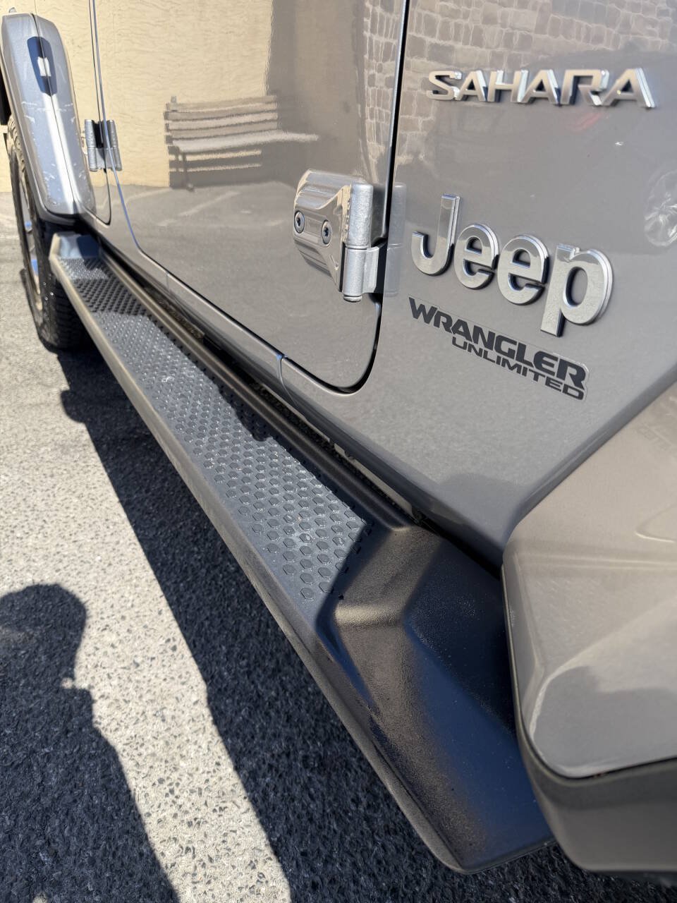 Used 2018 Jeep Wrangler Unlimited Sahara AWD/4WD image 14