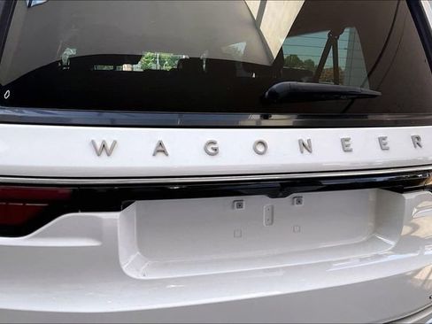 Used 2024 Jeep Wagoneer L Series II RWD image 23