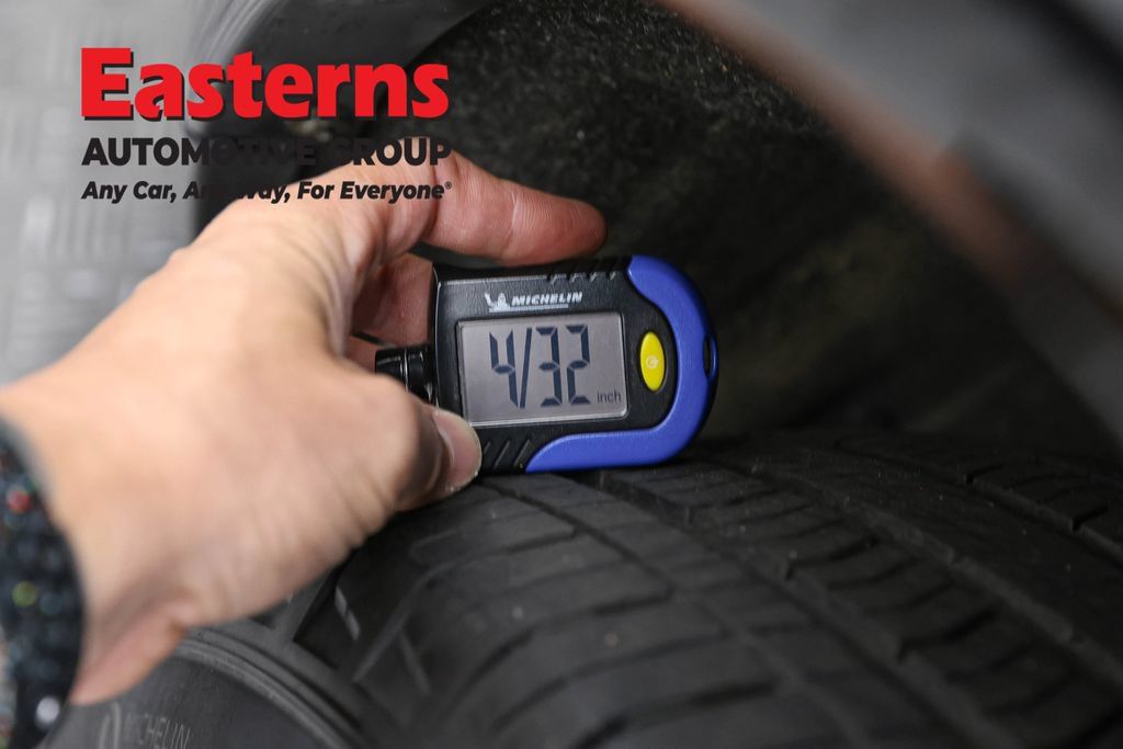Used 2025 Dodge Durango GT RWD image 29