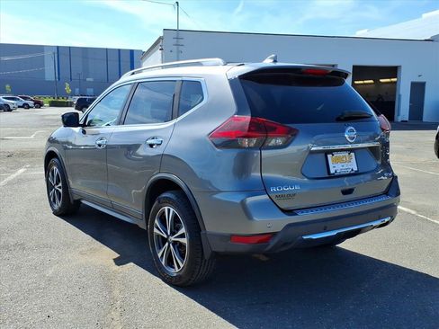 Used 2019 Nissan Rogue SV w/ Premium Package image 5