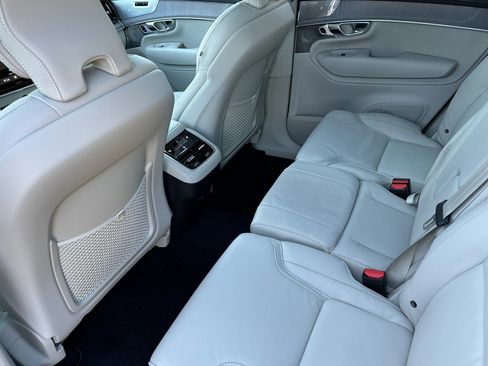 New 2025 Volvo XC90 B6 Ultra image 10