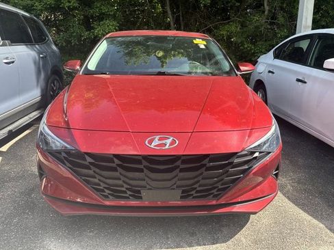 Used 2023 Hyundai Elantra SEL w/ Convenience Package FWD image 2