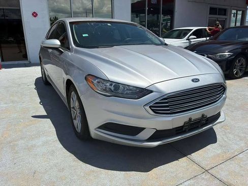 Used 2017 Ford Fusion SE FWD image 3