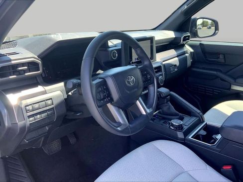Used 2025 Toyota 4Runner SR5 AWD/4WD image 18