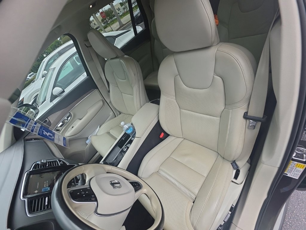 Used 2022 Volvo XC90 T6 Inscription w/ Advanced Package AWD/4WD image 2
