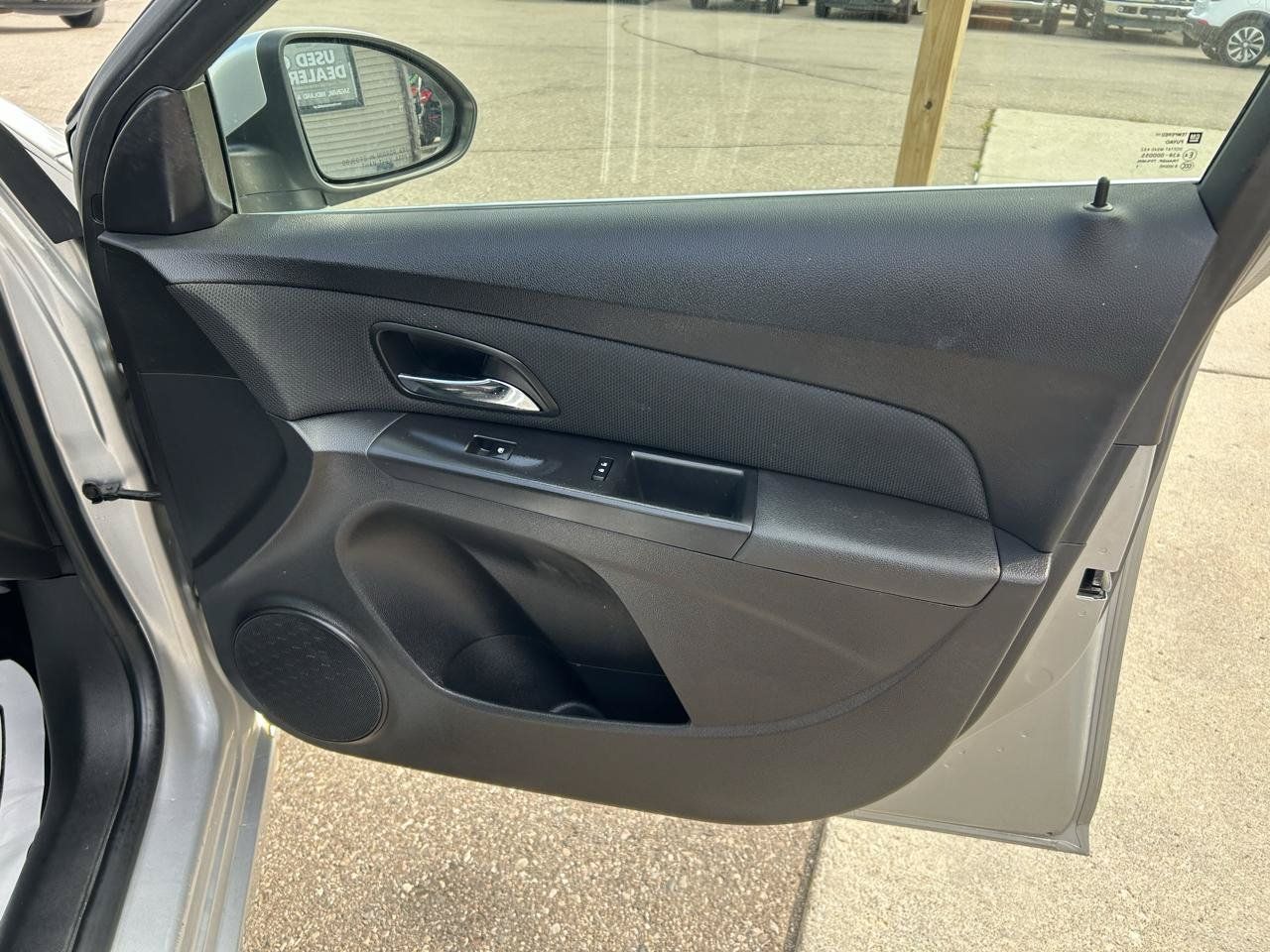 Used 2016 Chevrolet Cruze LT FWD image 17