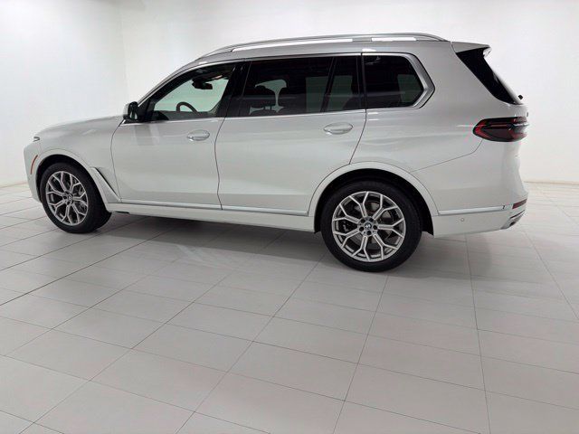 Used 2026 BMW X7 xDrive40i AWD/4WD image 2