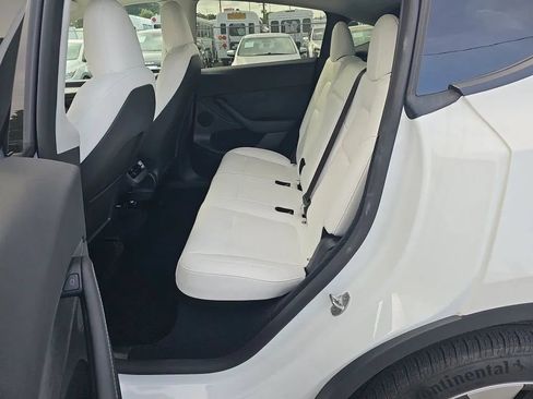 Used 2023 Tesla Model Y Long Range AWD/4WD image 17