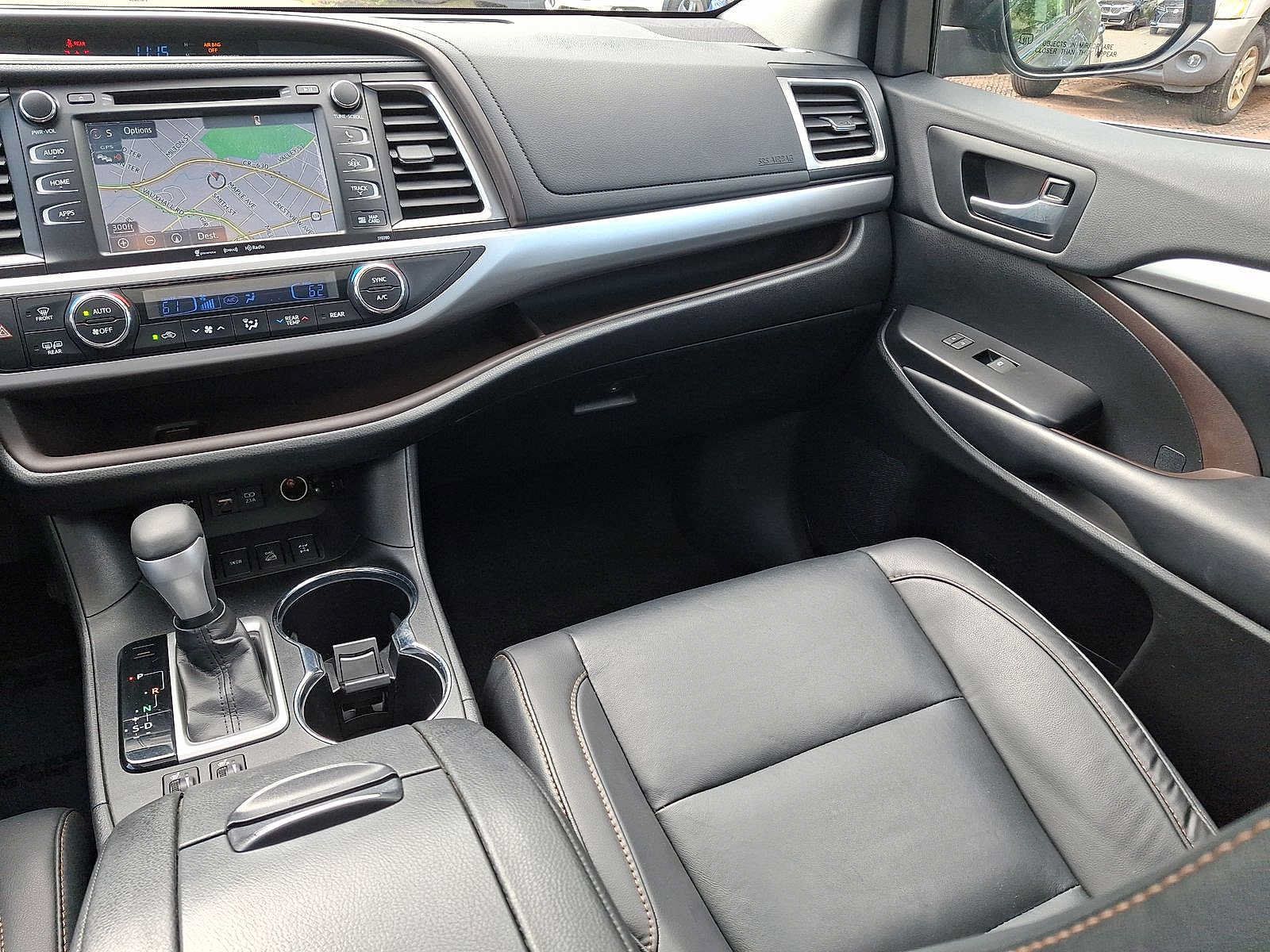 Used 2019 Toyota Highlander XLE AWD/4WD image 11