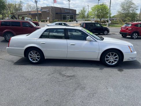 Used 2010 Cadillac DTS Luxury image 4