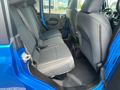 New 2025 Jeep Gladiator Sport image 23