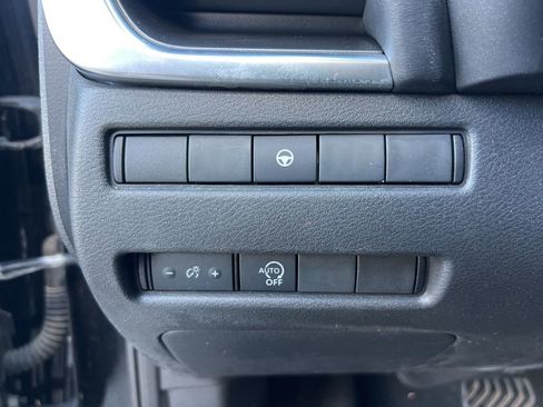 Used 2023 Nissan Rogue SV image 10