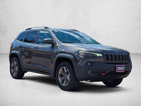Used 2019 Jeep Cherokee Trailhawk AWD/4WD image 3