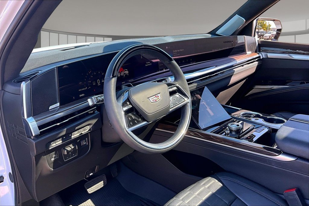 Used 2026 Cadillac Escalade Platinum Sport w/ LPO, Floor Liner Package AWD/4WD image 13