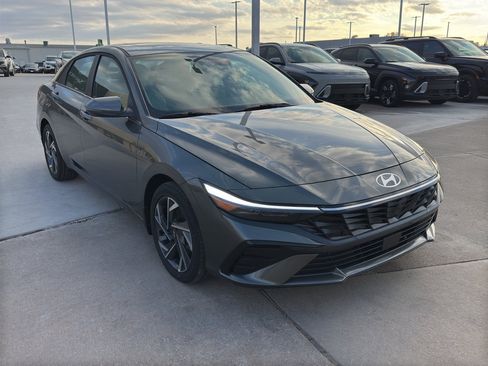 New 2025 Hyundai Elantra Limited image 2