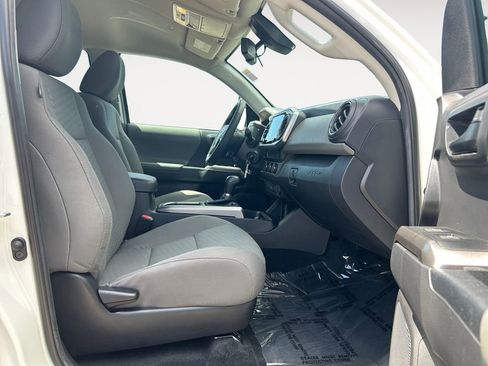 Used 2022 Toyota Tacoma SR5 RWD image 24