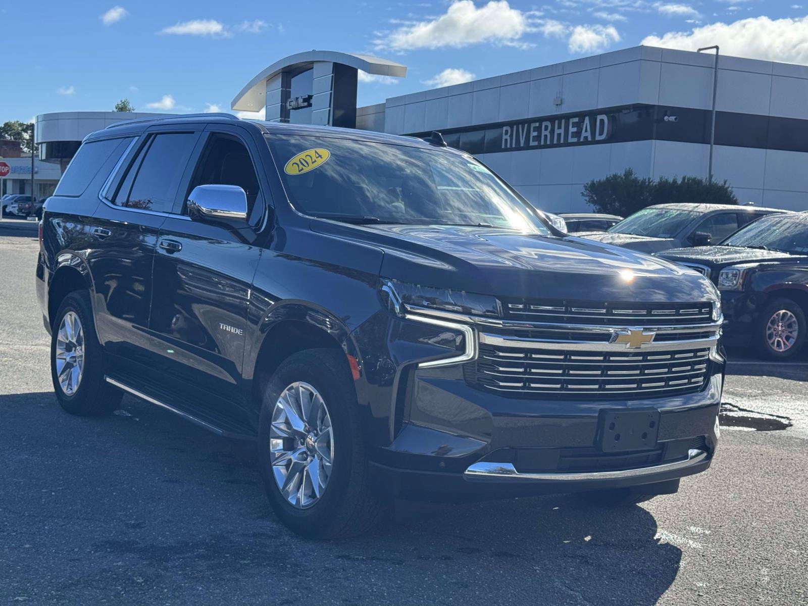 Used 2024 Chevrolet Tahoe Premier AWD/4WD image 2