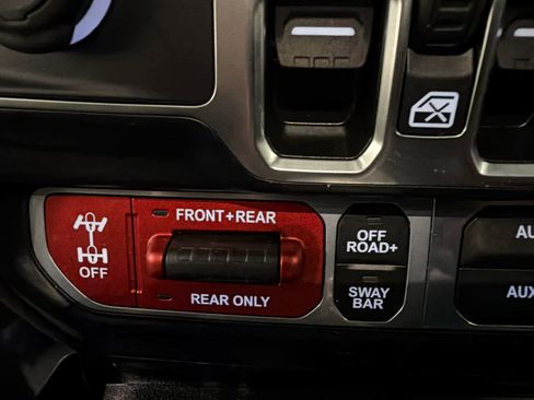 Used 2024 Jeep Wrangler Unlimited Rubicon w/ XTREMEE 35" Tire Package image 16