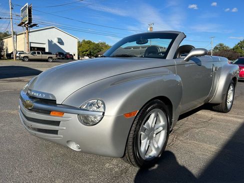 Used 2004 Chevrolet SSR w/ Preferred Equipment Group image 16