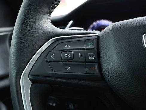 Certified 2025 Jeep Grand Cherokee Laredo w/ Luxury Tech Group I AWD/4WD image 13