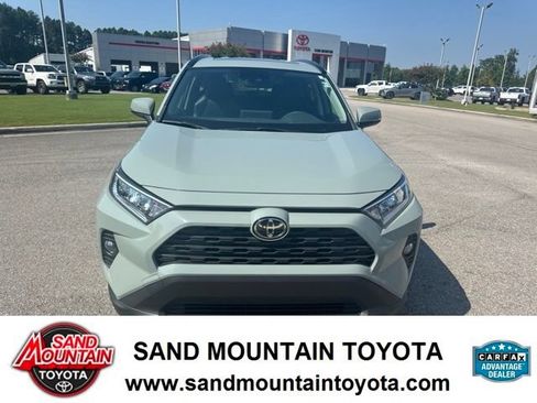 Used 2020 Toyota RAV4 XLE Premium FWD image 8