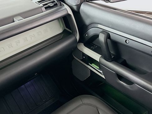 Used 2023 Land Rover Defender 130 SE image 21