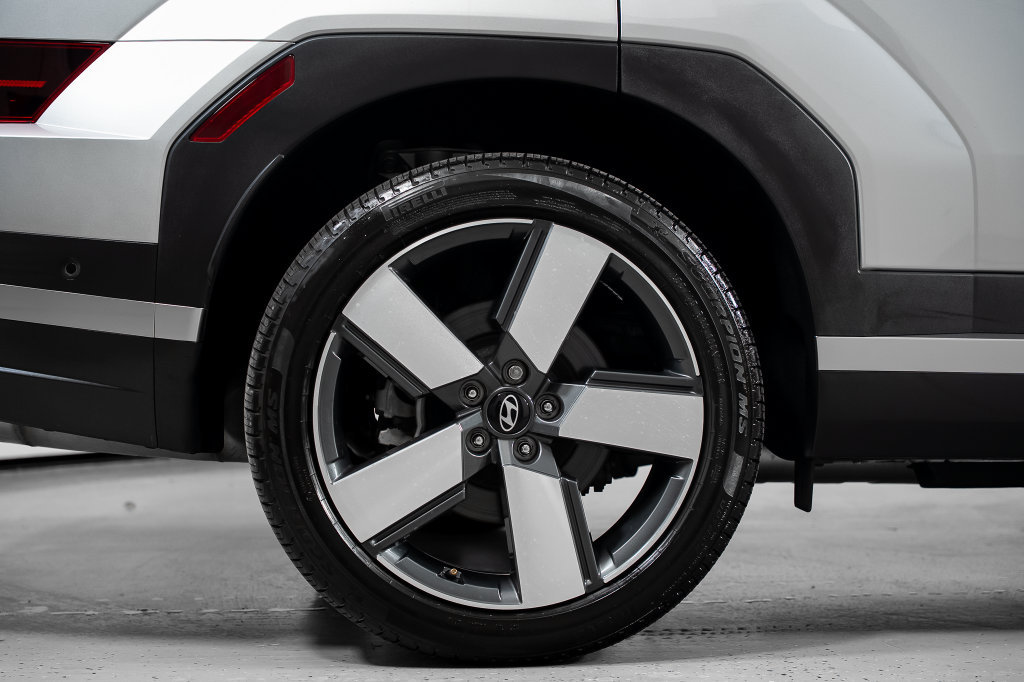 Certified 2024 Hyundai Santa Fe Limited FWD image 7
