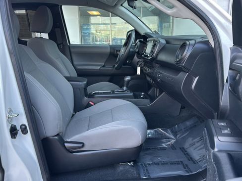 Used 2020 Toyota Tacoma SR image 13