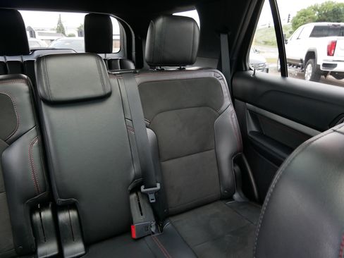 Used 2018 Ford Explorer XLT w/ Equipment Group 202A AWD/4WD image 14