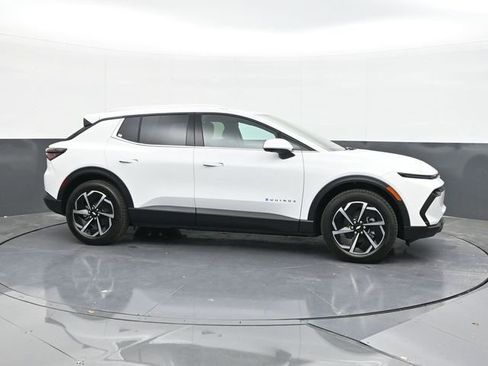 New 2026 Chevrolet Equinox EV LT image 18